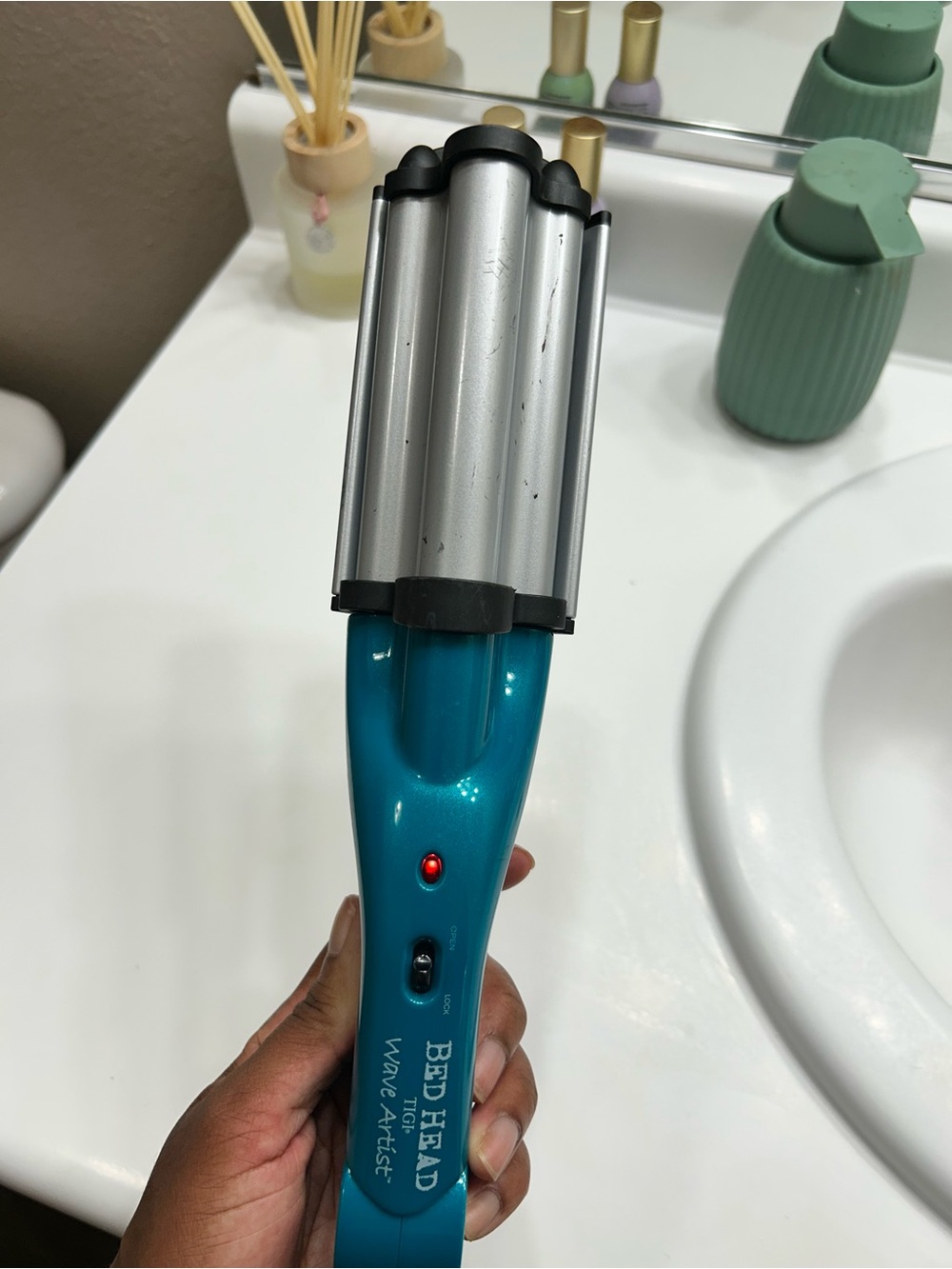 Bed Head Wave Artist Triple Barrel Waver - Teal